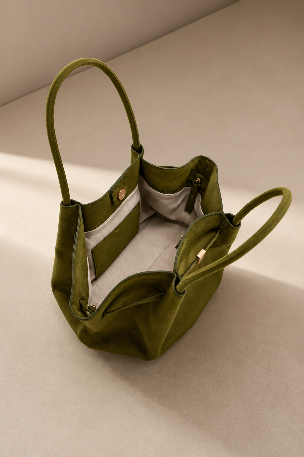 JW PEI -  Medium Hana Tote Bag حقيبة هانا المتوسطة